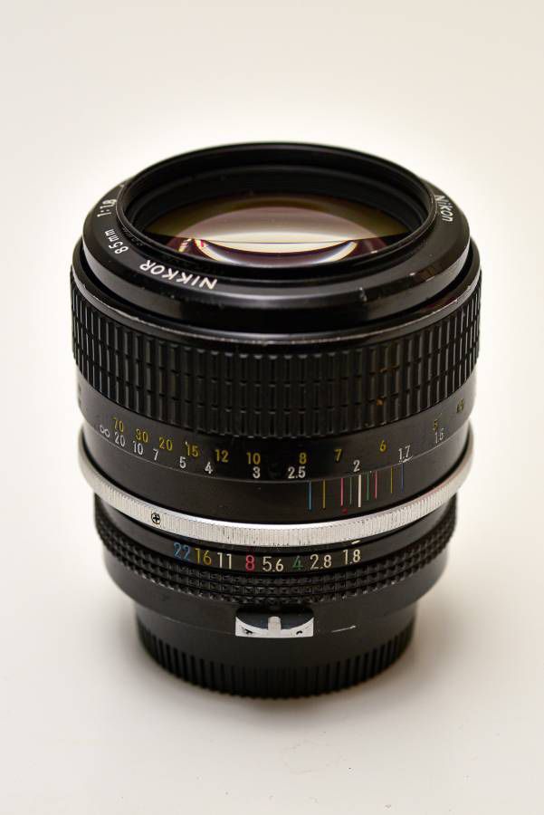Nikon 85mm f/1.8 Lens