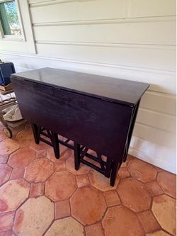 Extendable bar table