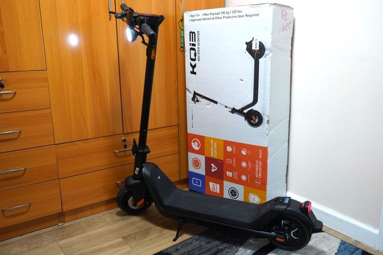 NIU KQI3 Sport Foldable Electric Scooter LIKE NEW with Box and Warranty Bluetooth Connect