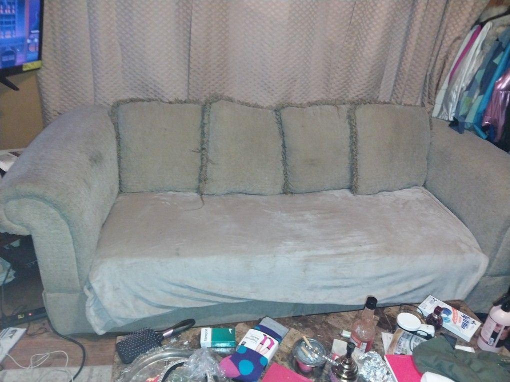 2 Pc Loveseat And Sofa With Pillows