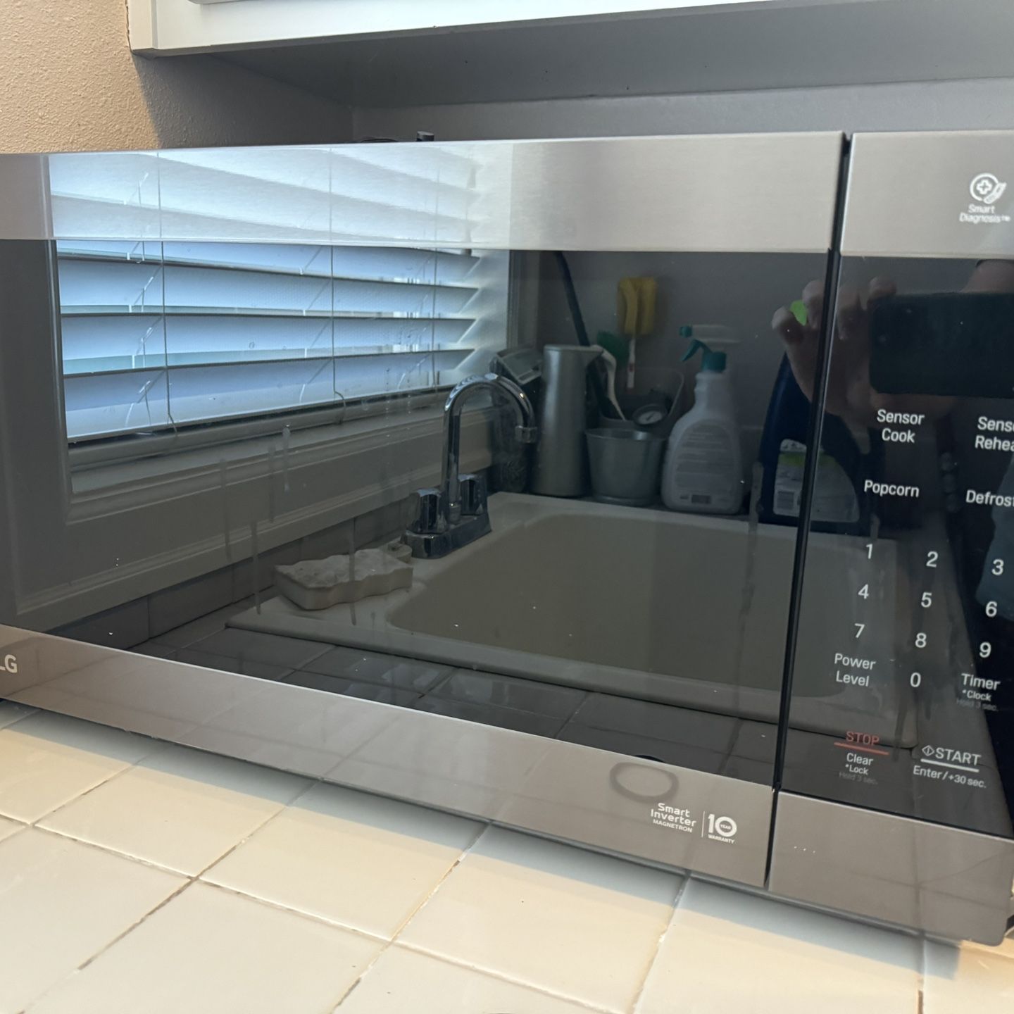 LG microwave. Like New 