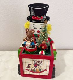 🎄Adorable unique vintage Christmas music box, works!⛄️