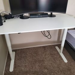 IKEA BEKANT DESK (Desk Sit/Stand) White, 63x31 1/2"