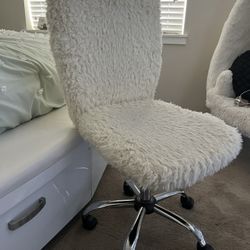 Crème Fluffy Chair 