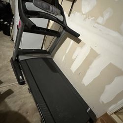 Nordictrack 2450 Treadmill Like New 