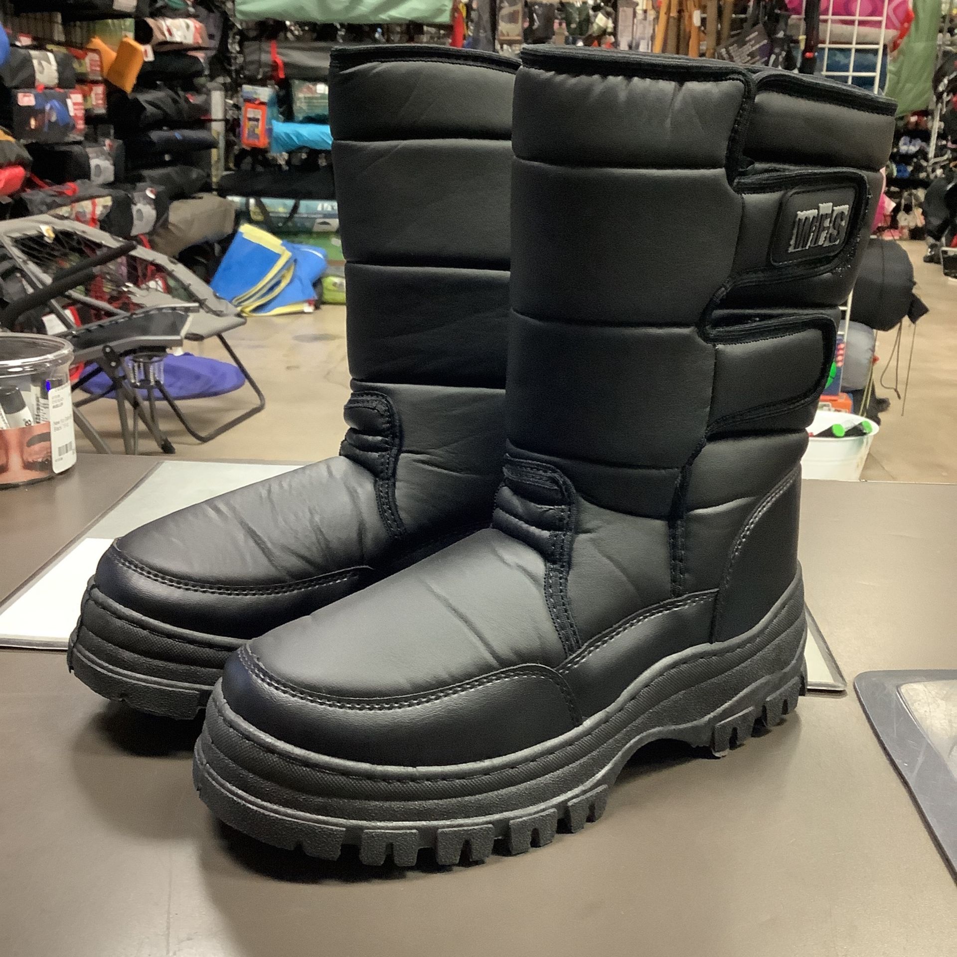 New WFS Men’s Snow Jogger Boots Size 9 SKU 556795 for Sale in Phoenix, AZ OfferUp