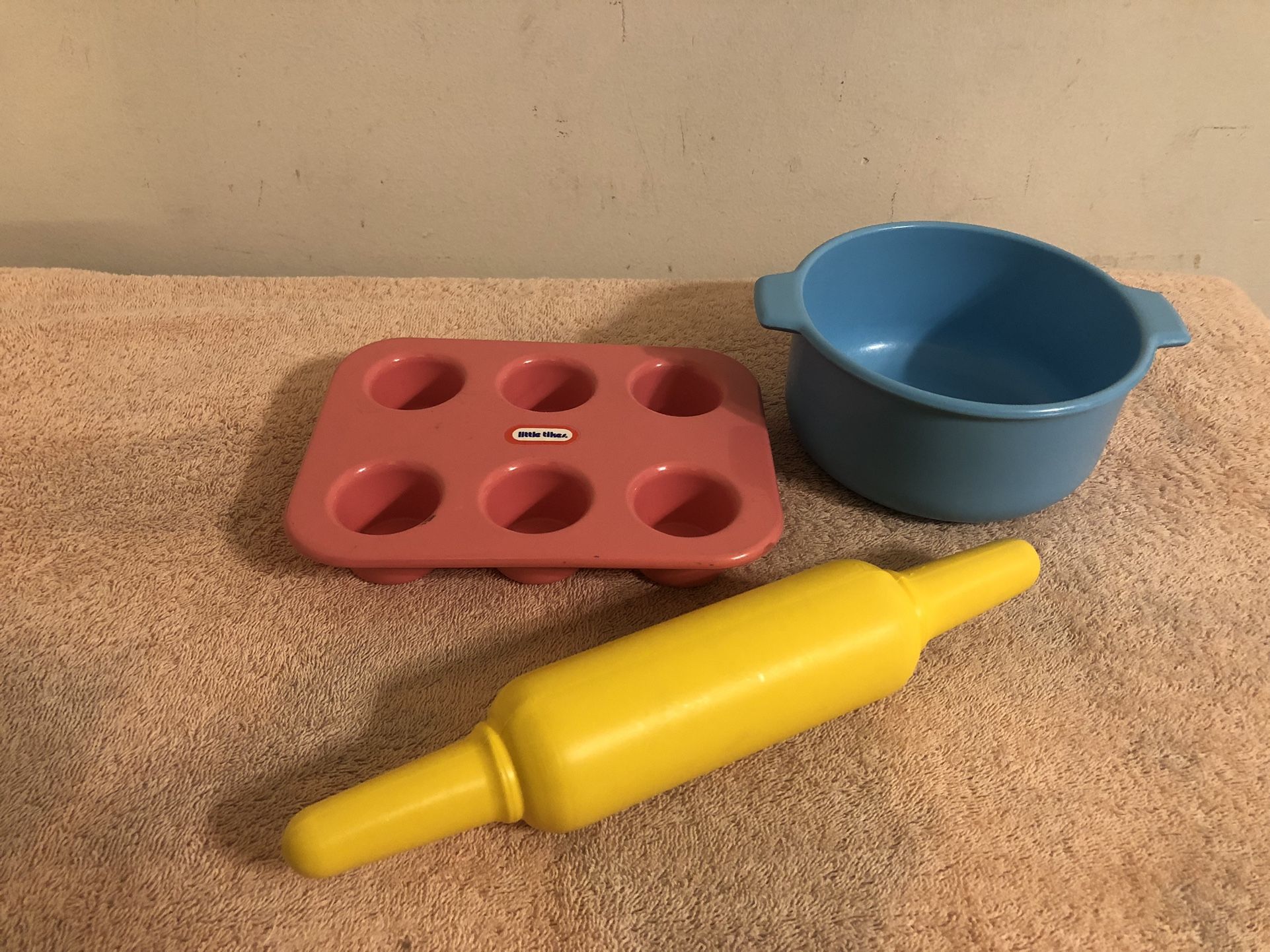Vintage Little Tikes Pretend Play Baking Dishes Muffin Pan Rolling Pin & Bowl
