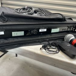 DJ/PA Shure wireless mic system SM58 and body pack with lavalier