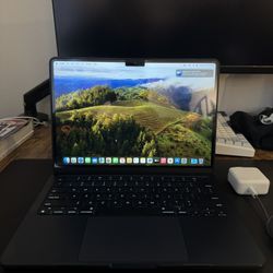 2022 13’ inch M2 Mac Book Air - 16 GB RAM + 256 GB SSD