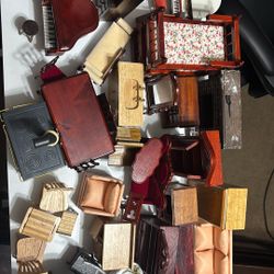 Doll House Furniture With Dolls