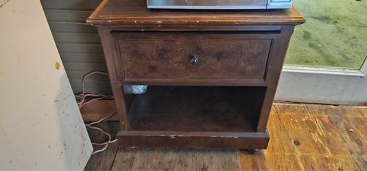 Traditional Dark Wood Nightstand with Drawer & Shelf