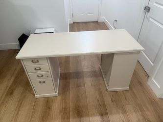 White Desk with 4-Drawer Storage
