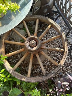 Antique Wagon Wheel – Rustic Americana