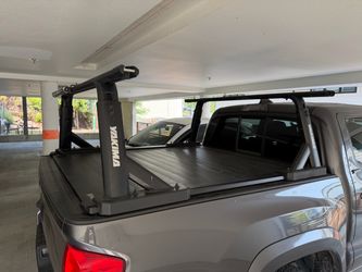 Yakima OverHaul HD Truck Bed Rack+HD bars+Roller+Rail adapter+Regular rail adapter+Yakima Straps.