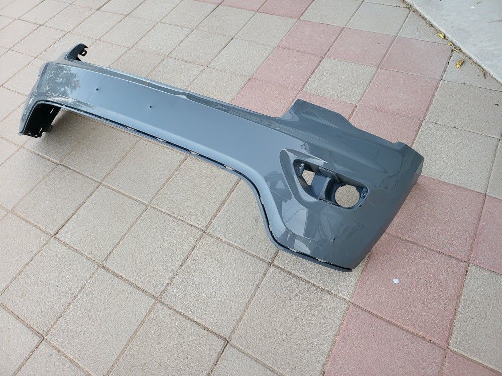 2017 - 2020 Jeep Grand Cherokee Front Bumper Oem 