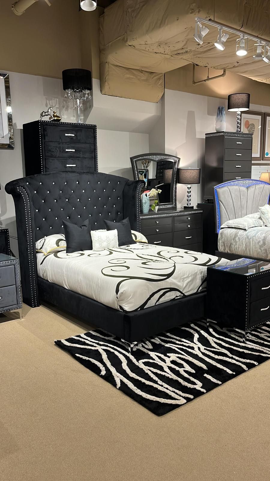 Alzire Black Bedroom Set
Furniture of America$20 Down Payment and delivery available