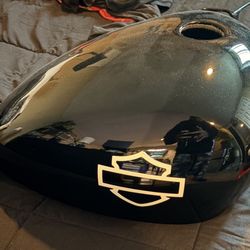 2025 Harley Davidson Tank Cover From Simon’s Kustomz