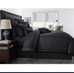 Luxurious Wamsutta® 500-Thread-Count Pimacott® Damask Stripe 3-Piece KING Comforter Set In Black
