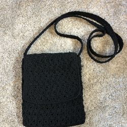 Black Crochet 90s-Style Crossbody Bag – Small Size, Great Condition