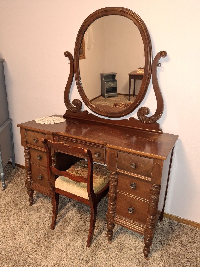 Antique Vanity With Chair