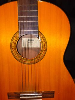 YAMAHA CG102 CLASSICAL ACOUSTIC GUITAR