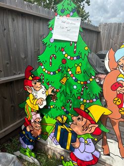 Wooden yard Christmas tree with 2 elves