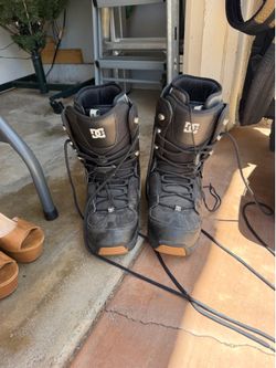 Men’s DC snowboarding boots