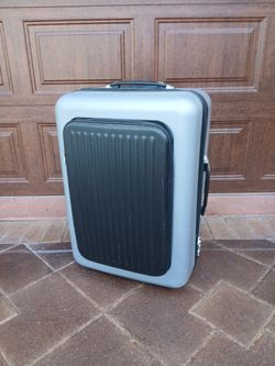 Hard shell  medium suitcase