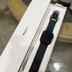 apple watch series 3 (cracked) 