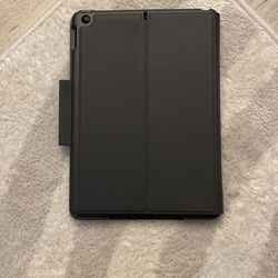 Logitech Apple iPad Keyboard Case