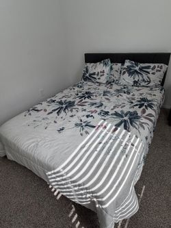 Bed with mattress 90