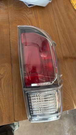 Toyota Tacoma 2016-2023 right tail light
