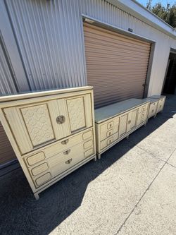 Hand crafted curio bedroom set
