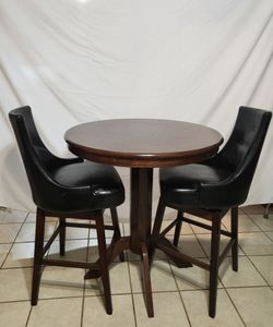 Round Pub Table with 2 Bar Stools