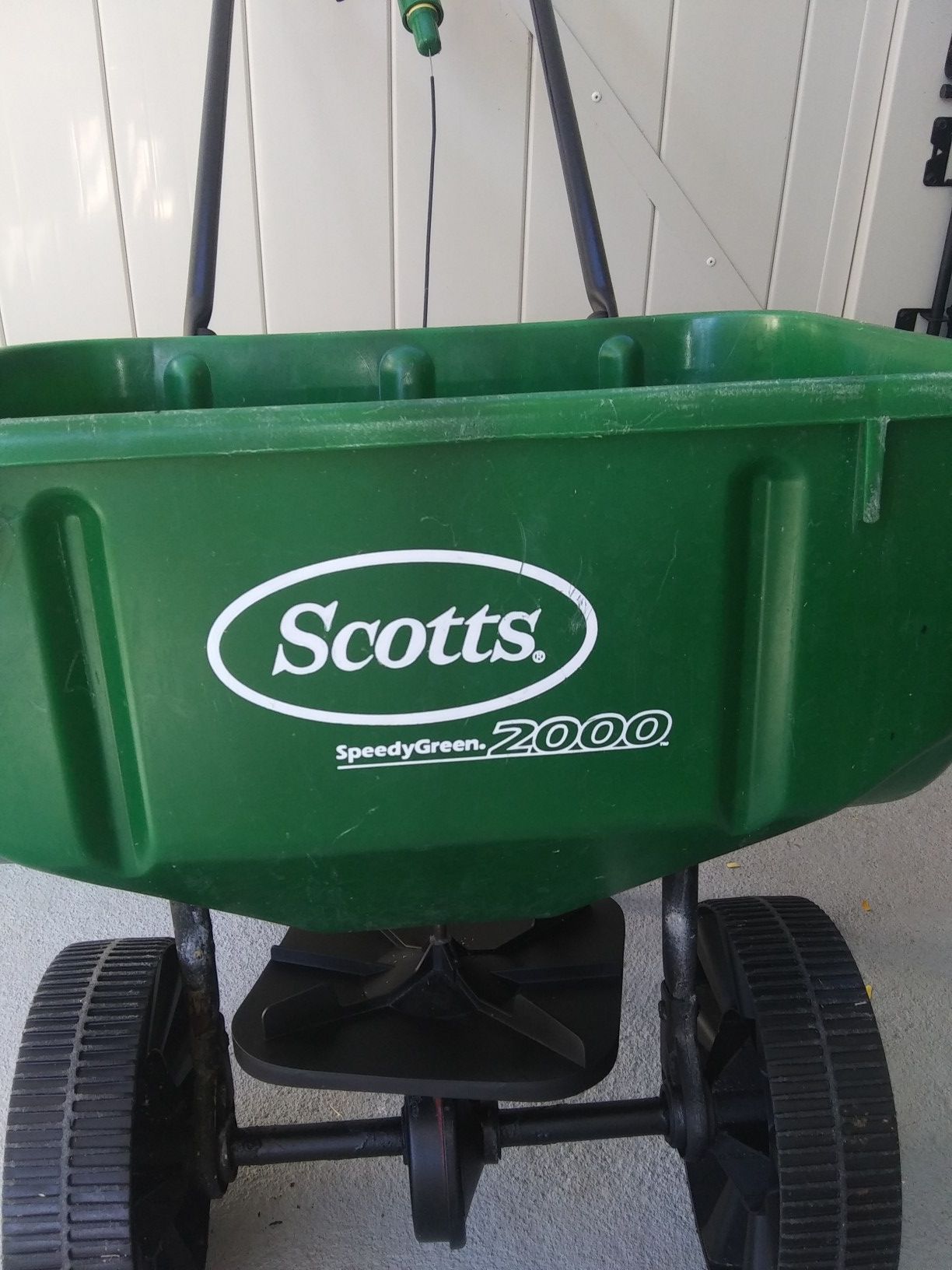 Scott's 2000 spreader