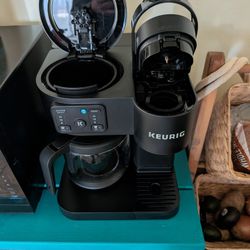 KEURIG Coffee Maker 