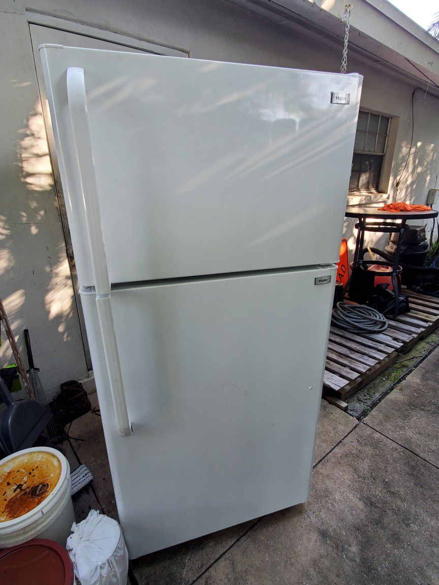 Refrigerator- HAIER 2016 - just needs a fan motor