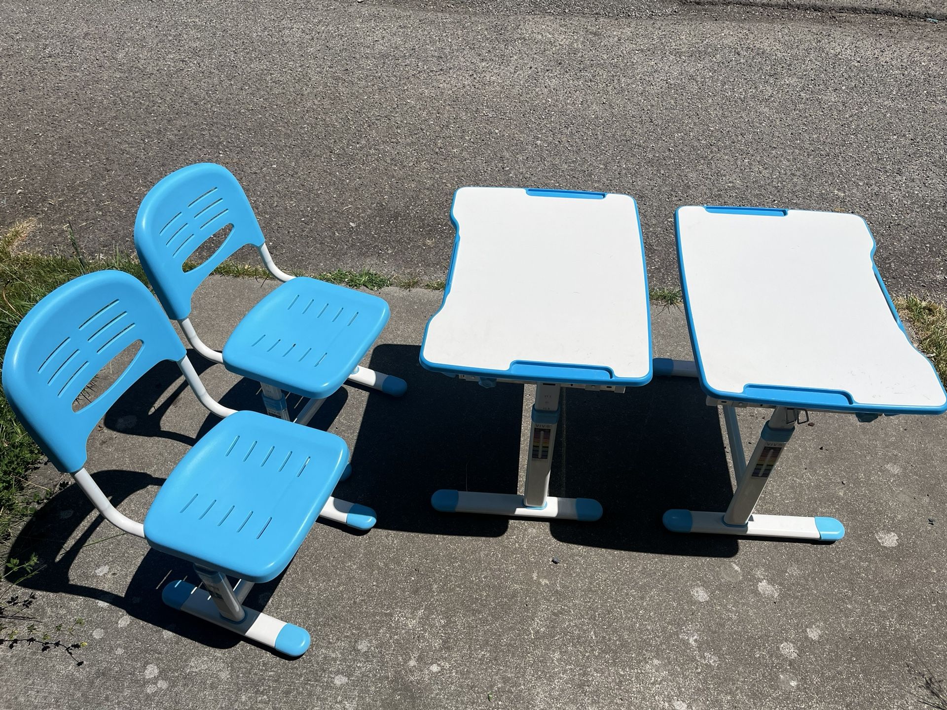 2 Vivo Kids Adjustable Desks
