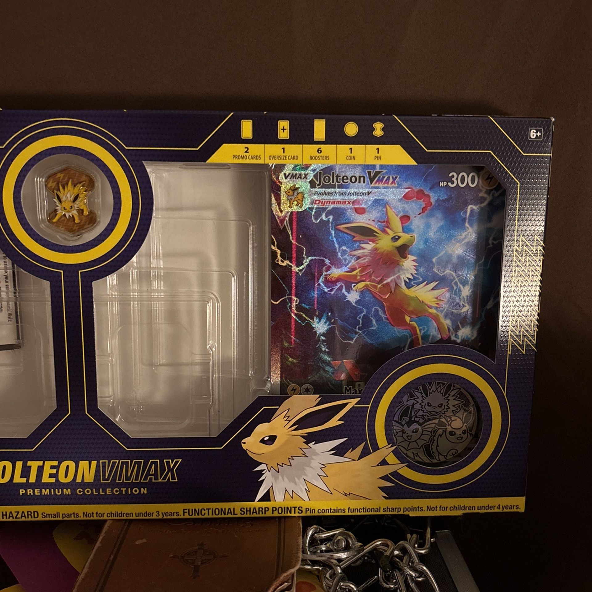 Jolteon Vmax Premium Collection Jumbo Card And Pin