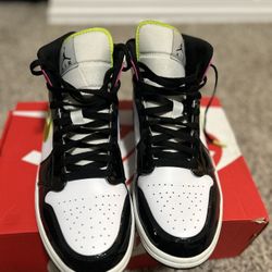 Air Jordan 1 Mid SE 'Cyber Active Fuchsia'