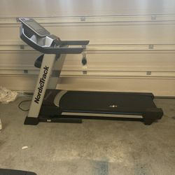 Nordictrack Exp14i Treadmill,  Almost New.