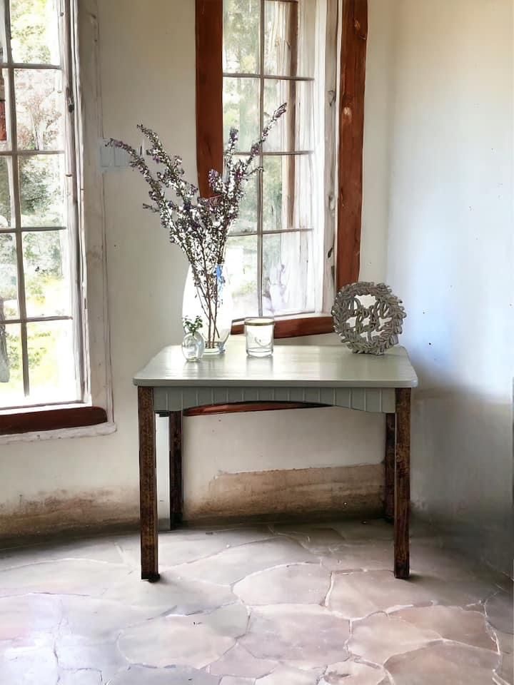 Accent Table/End Table/side table