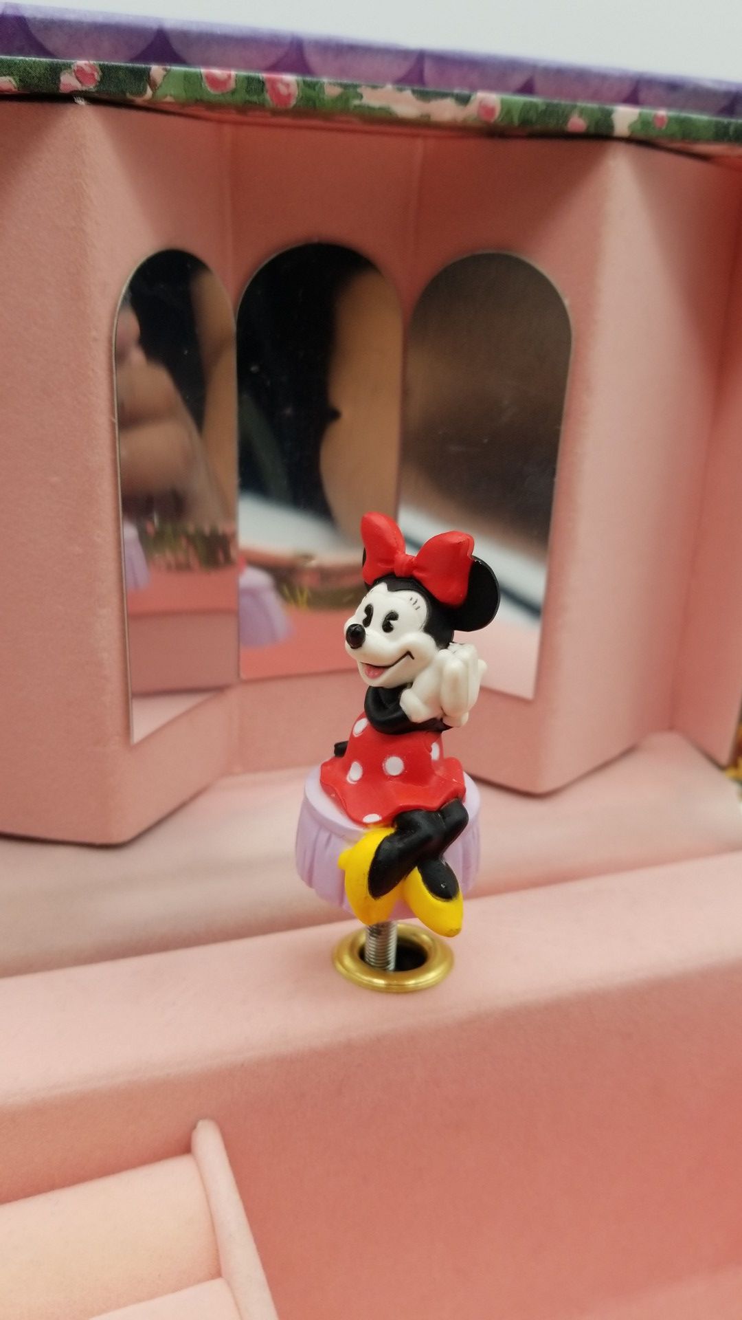 LoVe Checkered Mini Mouse Keychain for Sale in Downey, CA - OfferUp