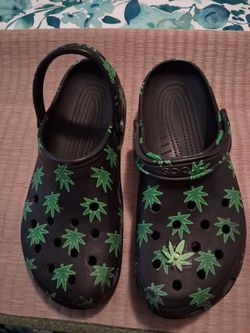 Crocs  SIZE  11.