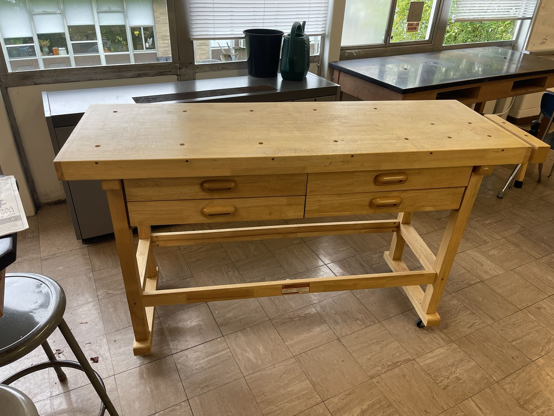 Work Bench With Drawers And Vise