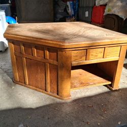 Classic Lift-top Coffee Table 