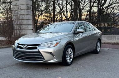 2016 Toyota Camry – Reliable Sedan