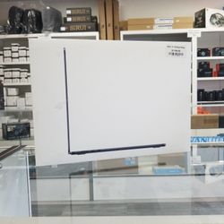 2023 Apple 15" Macbook Air M2/8GB/256GB SSD