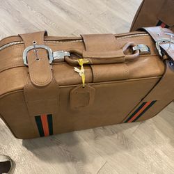 set de Equipajes De Cuero Modelo Clásico De Los Noventas nuevos de cincho dañado solamente 