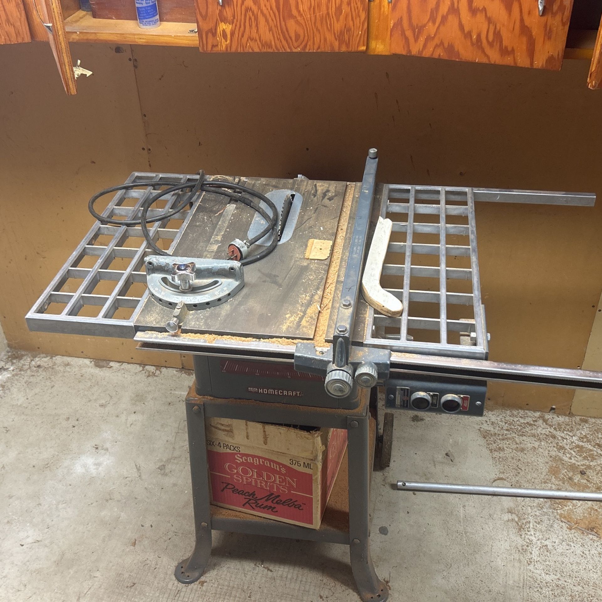 8” Table saw Delta Homecraft